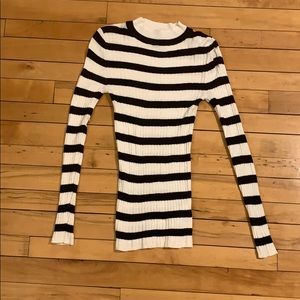 Stretch fit sweater